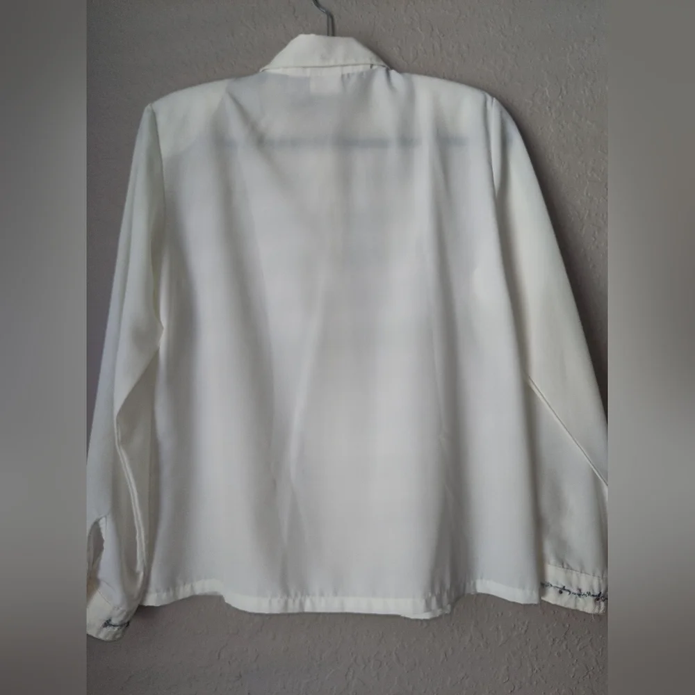 Koret Petites Button Collar blouse Womens W/Embroidery & Shoulder Pads size 8